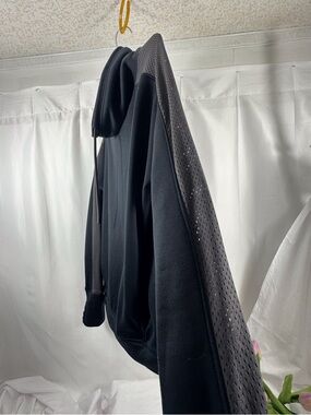 106 under armor, women’s black gray, cold gear, pull over, thumb hole,